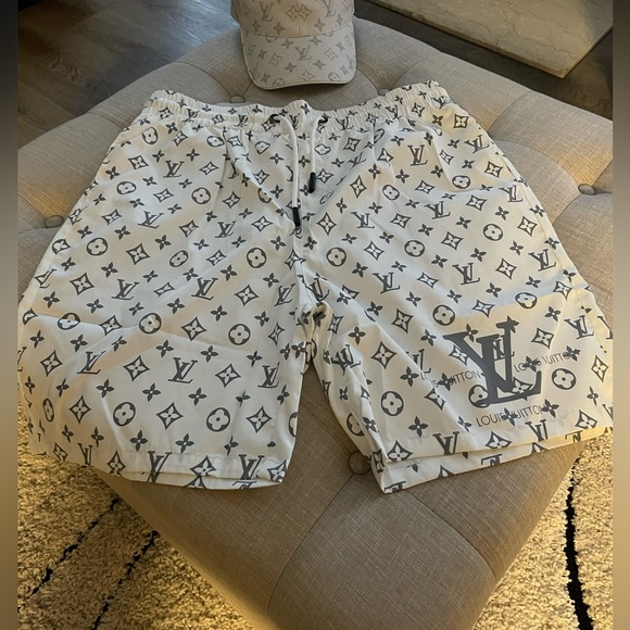 Louis Vuitton Men's White and Gray Monogram Shorts men XL - Picture 4 of 4